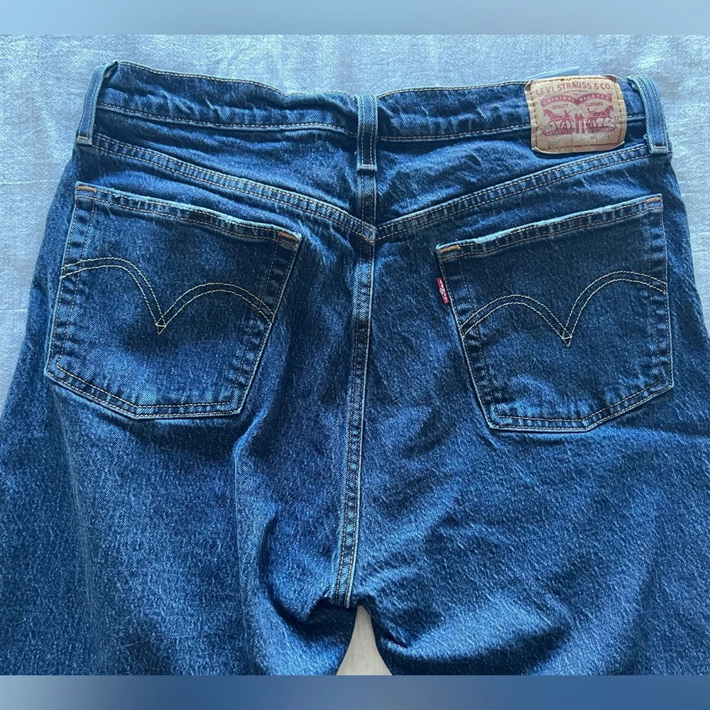 Levi’s women’s 501 dark wash jeans. W32,L26. - Picture 3 of 7
